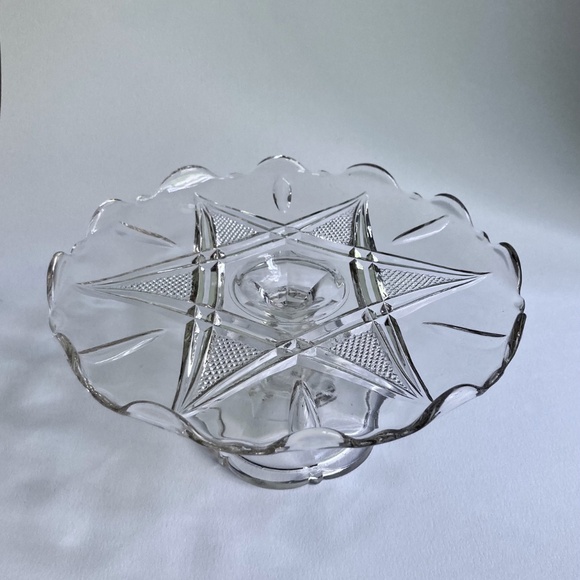 Vintage "Six Point Star" Clear Pressed Glass Fluted Pedestal Stand - Picture 4 of 11